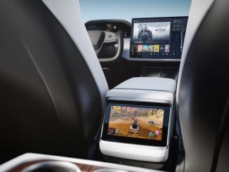 Intérieur de voiture Tesla avec console de jeu Steam pour s’amuser en voiture