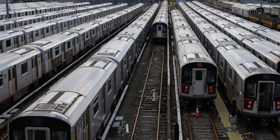 Une station de métro à New York, où les tentatives de Subway surfing vont bon train.