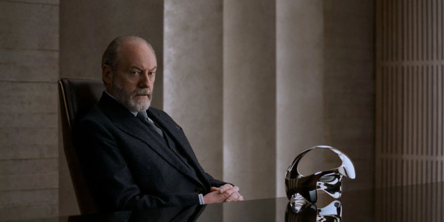 L’acteur Liam Cunningham, dans la nouvelle série Netflix « Le problème à 3 corps ».