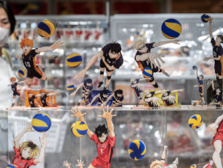 Une boutique au Japon vendant des figurines des personnages du manga « Haikyu!! ».