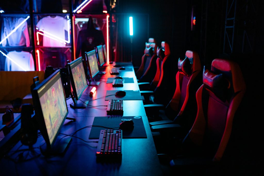 Comme pour n’importe quel tournoi, les « Jeux Olympiques de l'e-sport » se feront dans une salle emplie de PC gamers.