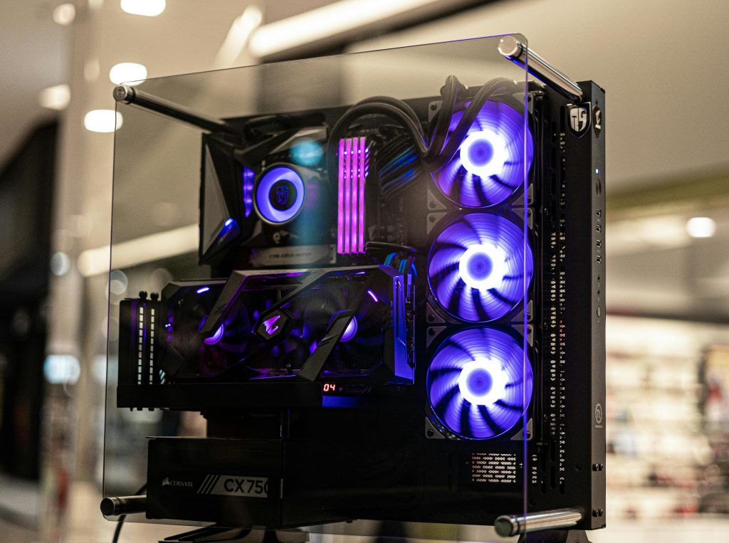 Parmi les nouveaux composants pour PC gamer de NZXT, on retrouve des ventilateurs et un boitier.