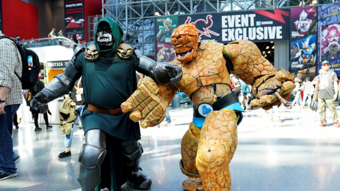 Des cosplayeurs visitant le New York Comic Con 2024.