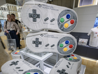 Vue du musée Nintendo au Japon montrant des expositions sur les cartes à jouer et les jeux vidéo.